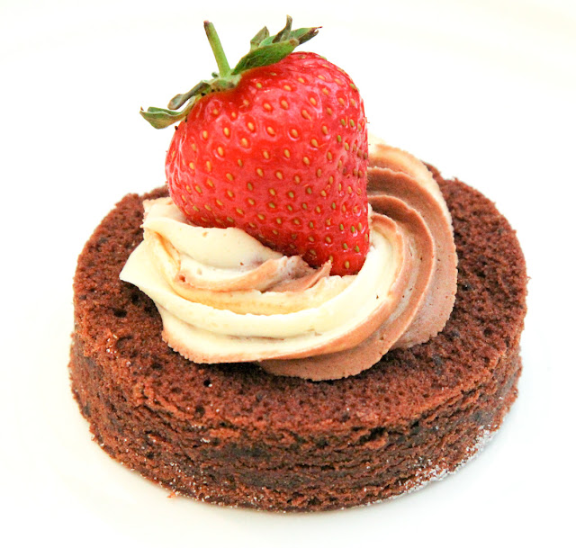 Mini Chocolate Cakes with Strawberries