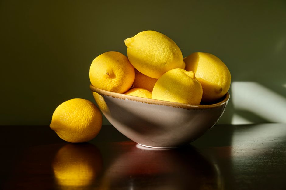 Bowl of fresh lemons