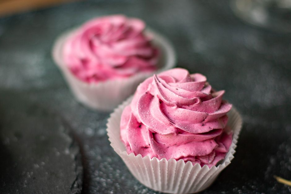 Red Velvet Cupcakes for Valentine’s Day That Hold Their Shape