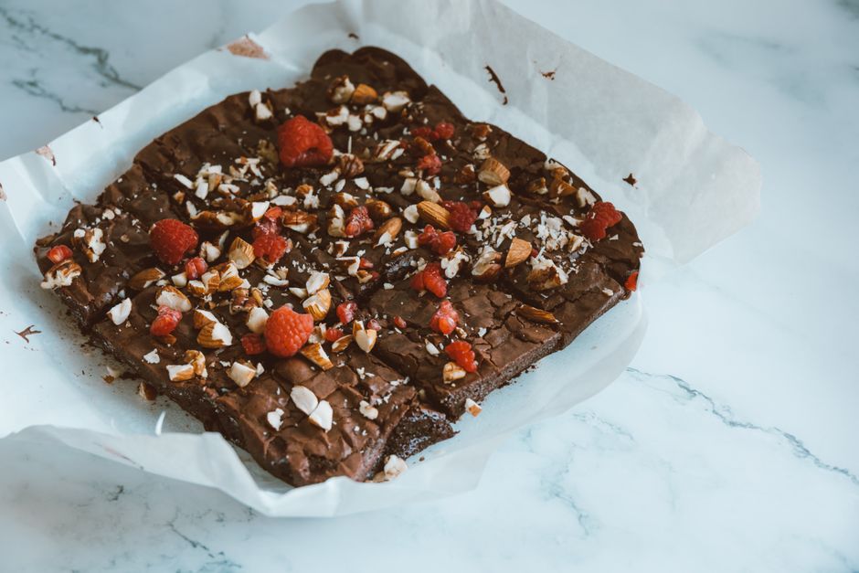 Raspberry and White Chocolate Blondies That Stay Fudgy