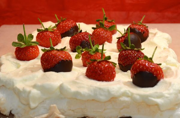 Strawberry Meringue Slice: Recipe