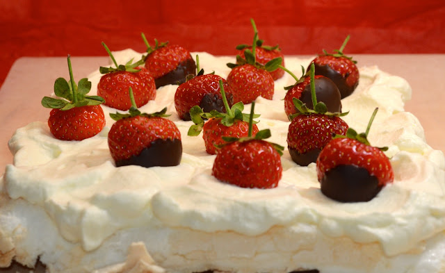 Strawberry Meringue Slice: Recipe